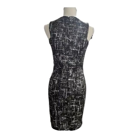 Stella & Julie Sheath Dress Size 4 Grey Silver Printed Sleeveless Stretch Button - Picture 2 of 12